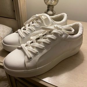 WHITE STEVE MADDEN  SNEAKERS